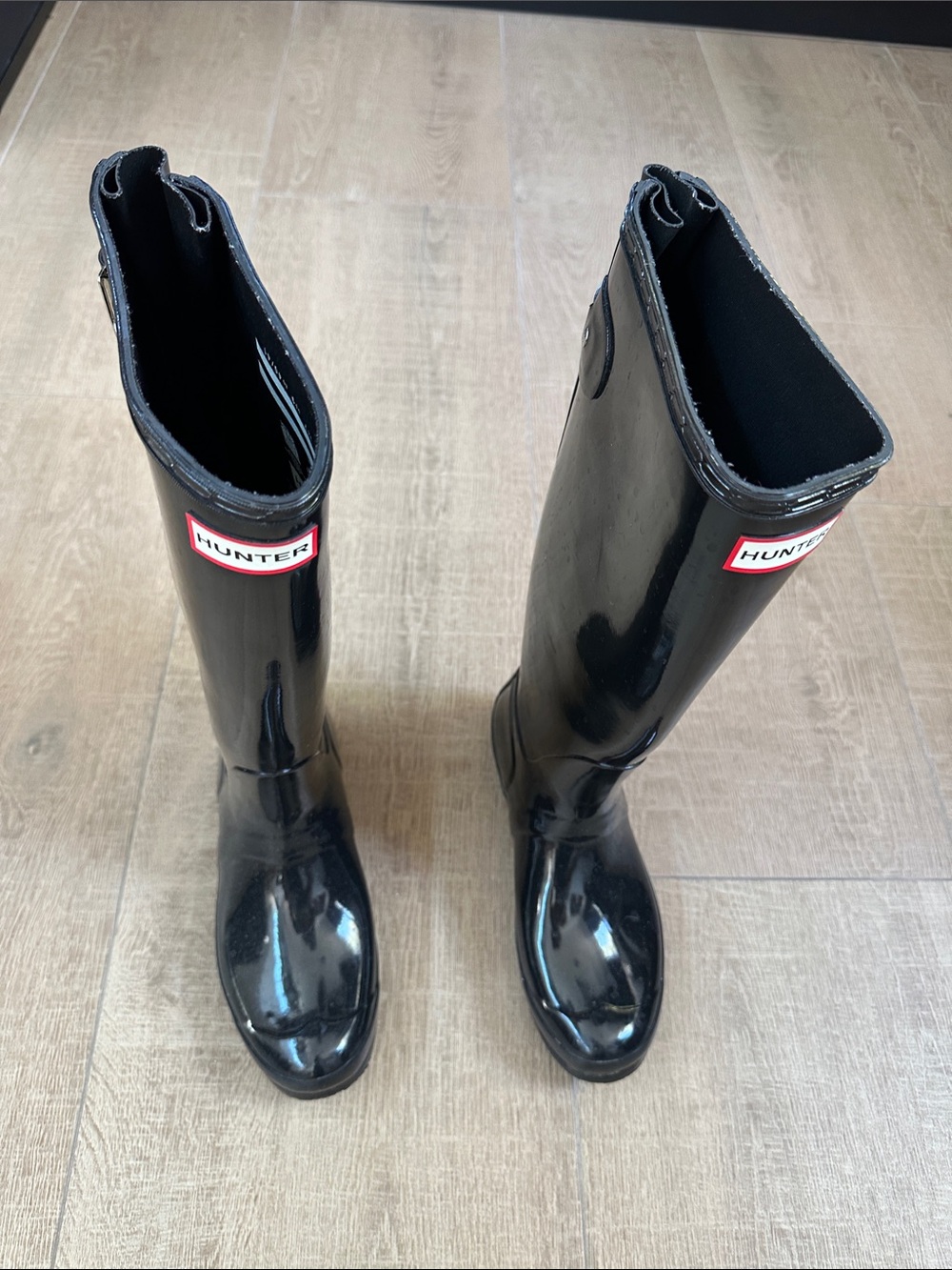 Hunter Women's Black Gloss Tall Rain Boots with Red Logo US9